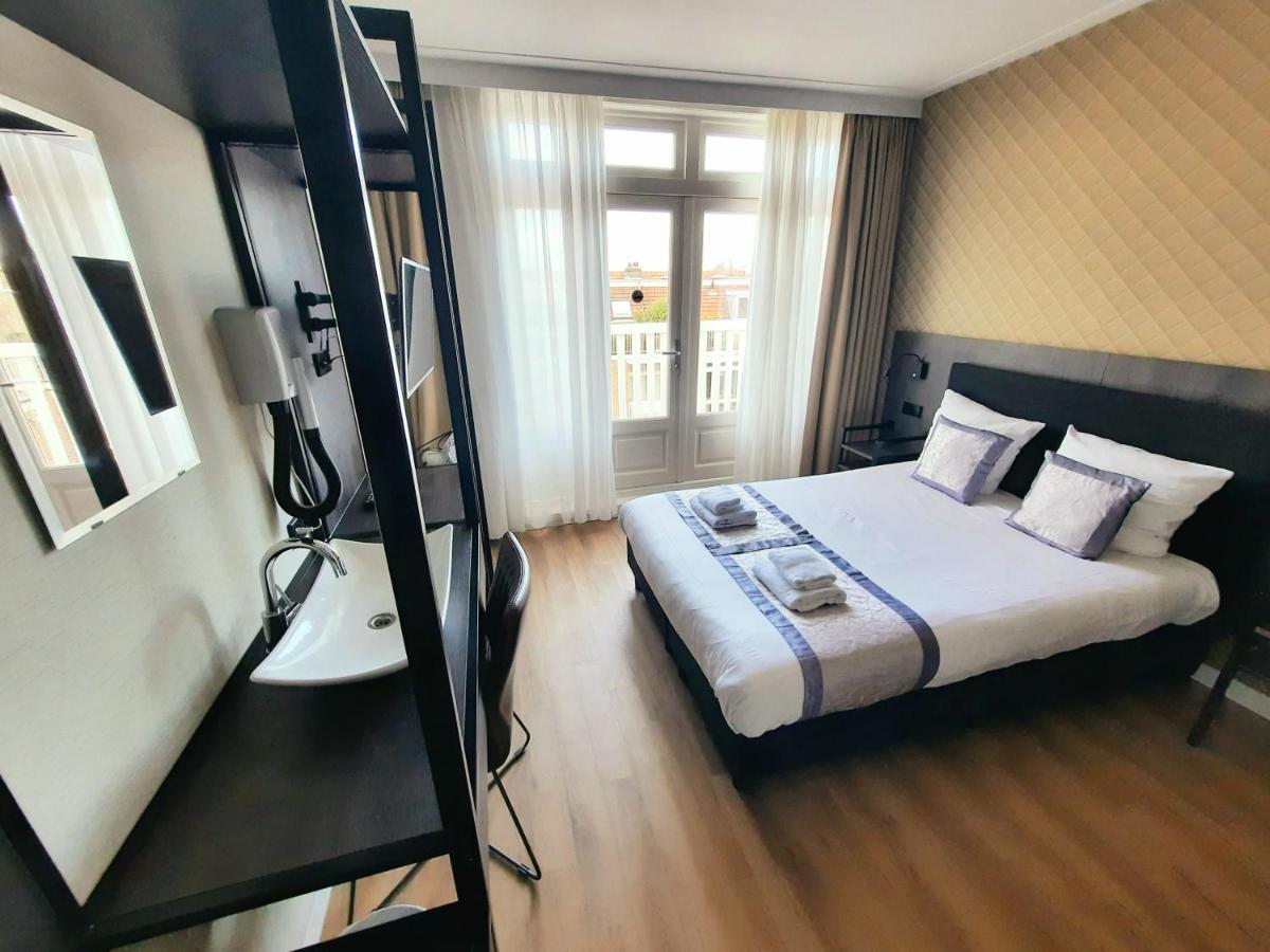 Double/Twin Room with Shared Bathroom