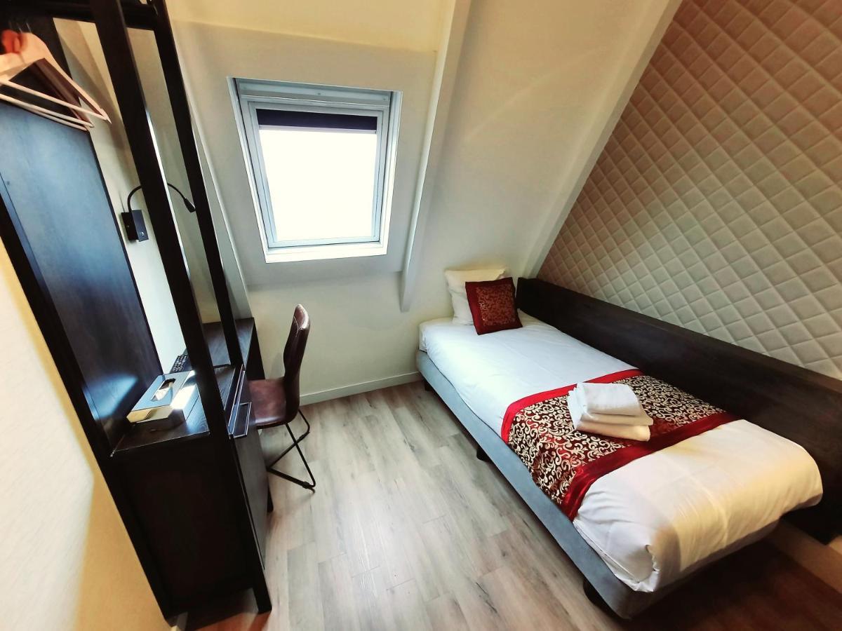 Single Room with Shared Bathroom
